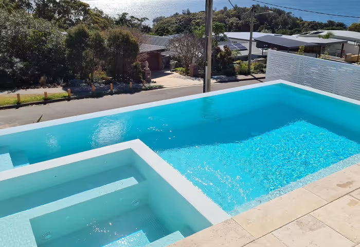 The Ezarri Ligero Eggshell Pool Tile