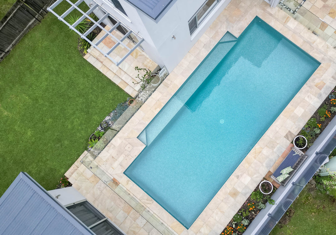 The Ezarri Gemma Peridot Pool Tile