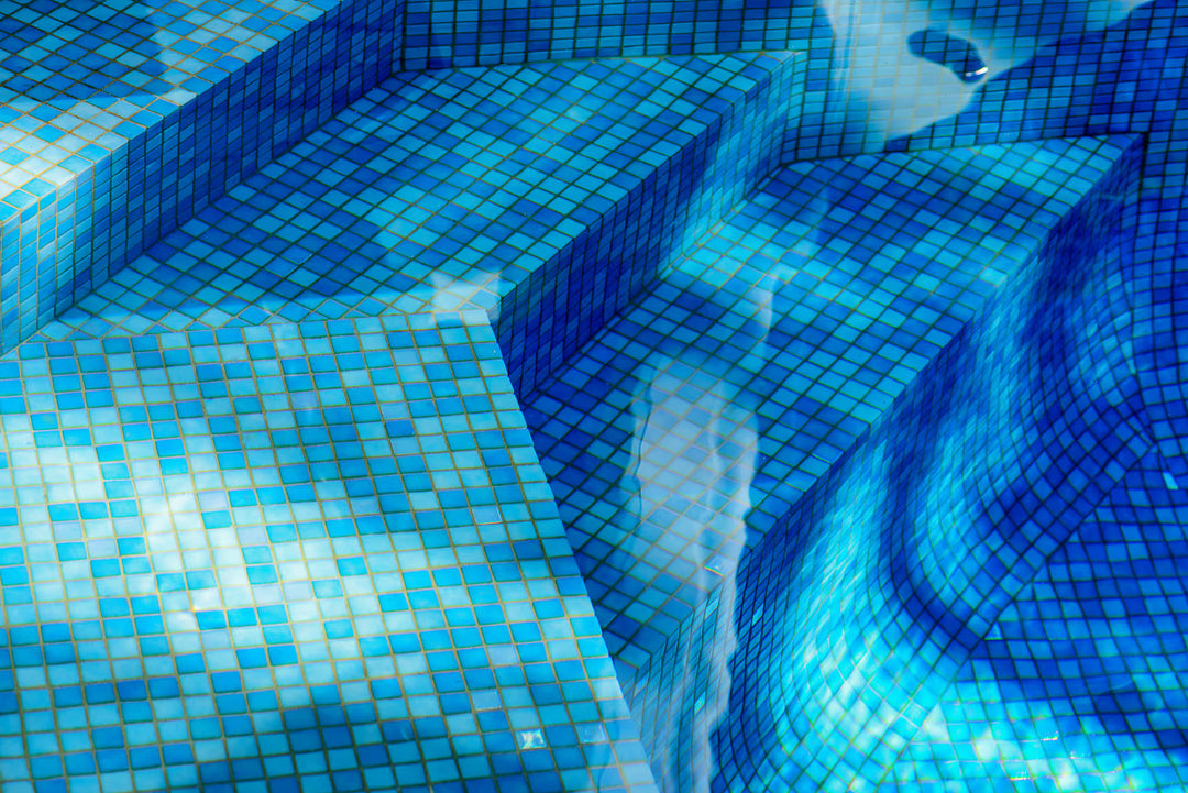 The Ezarri Fosfo Mix Aquila Pool Tile