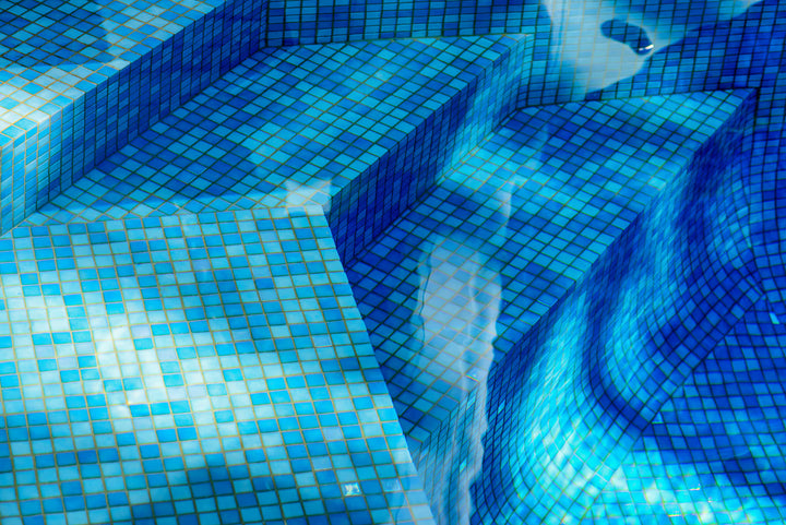 The Ezarri Fosfo Mix Aquila Pool Tile