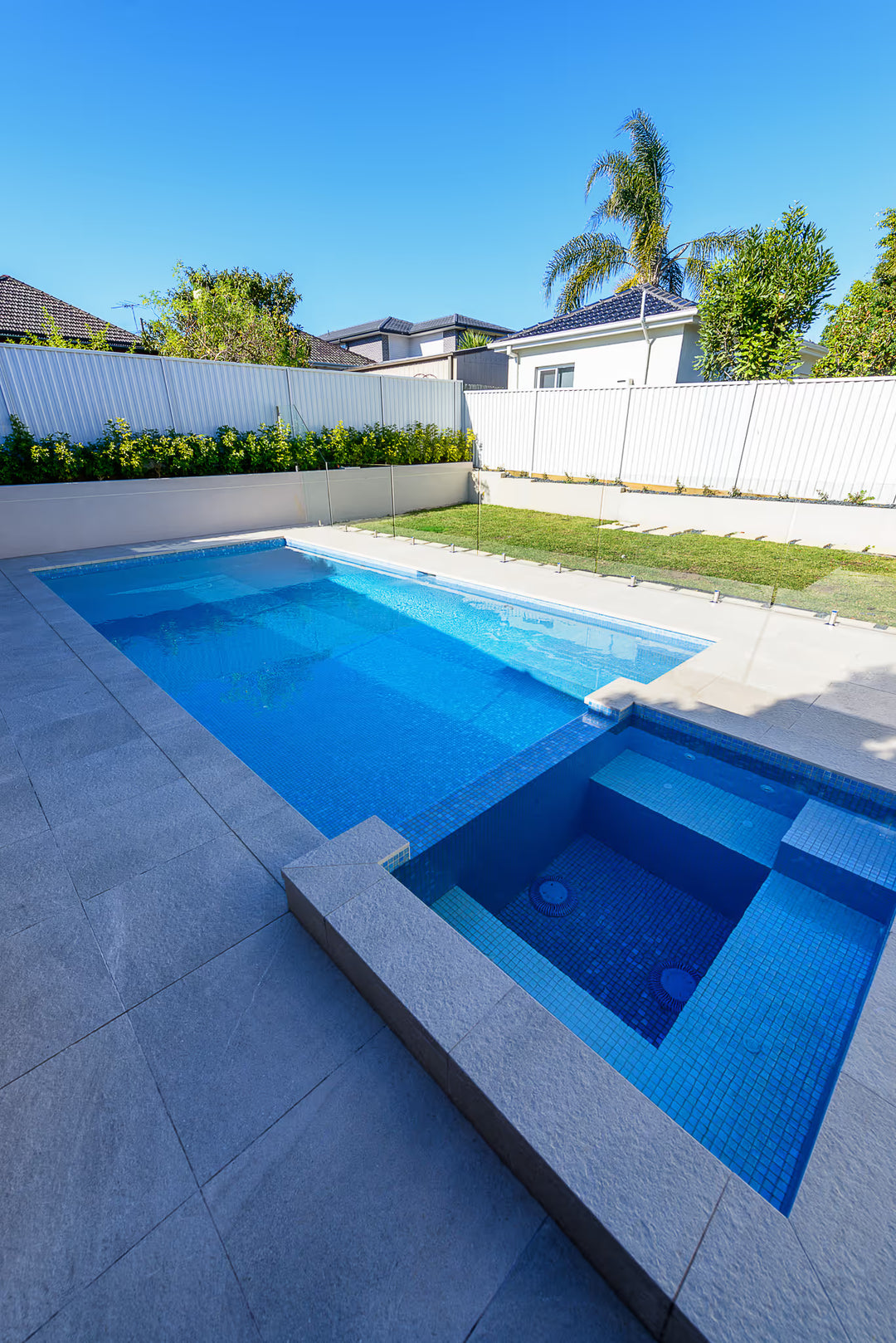 The Ezarri Aquamarine Pool Tile
