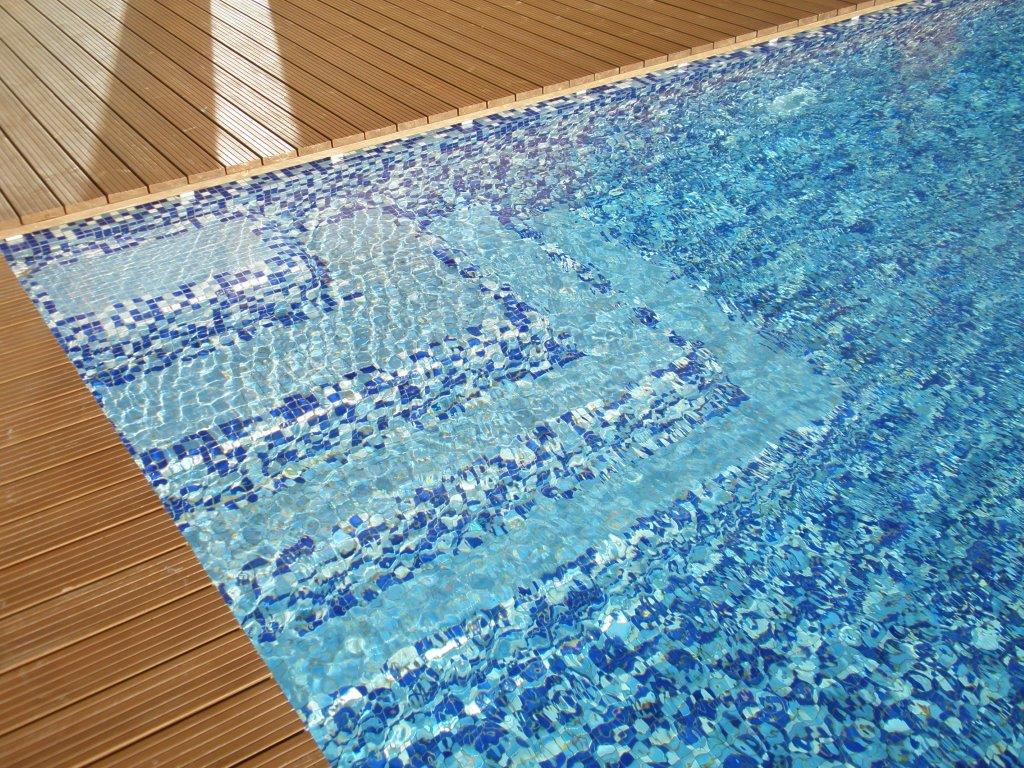 The Ezarri Iris Mix Oasis Pool Tile