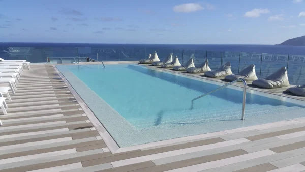 Onix Nieve Verde Light Pool Tile