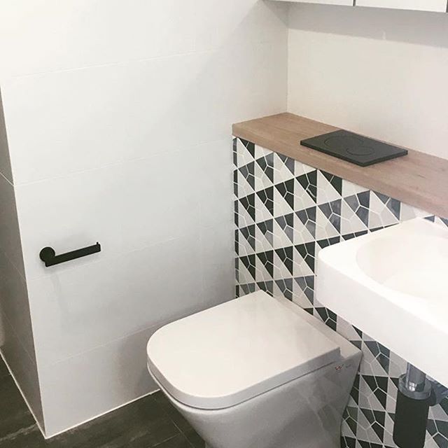 Antwerp Nero Marquina with Thassos and Italian Grey Mosaic