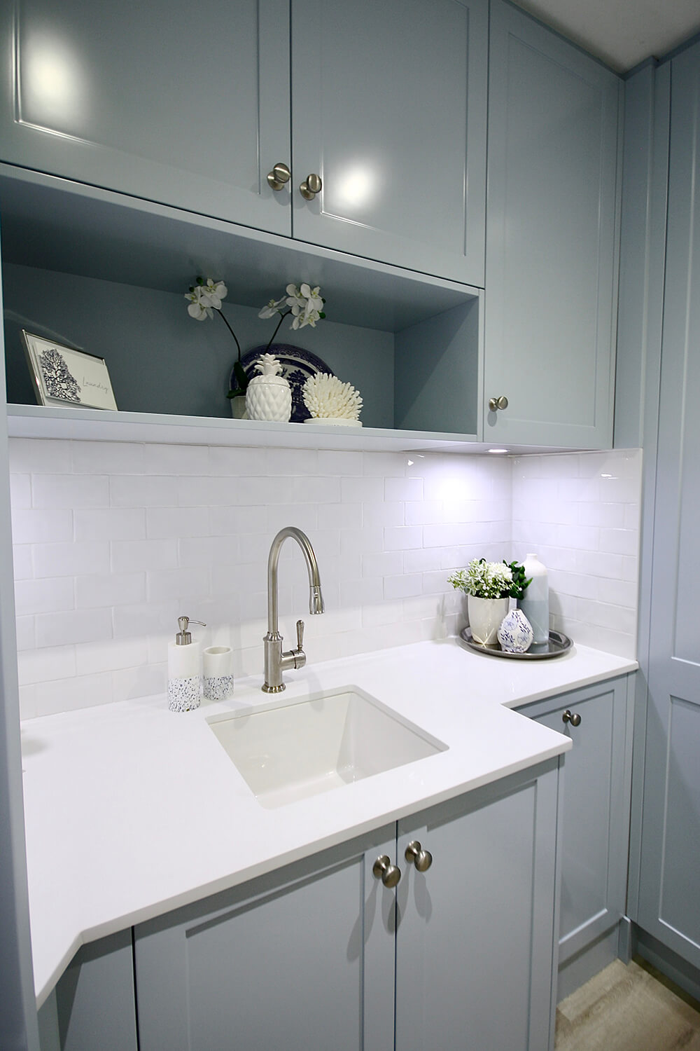 Turner Hastings Cuisine 46 x 46 Inset / Undermount Fine Fireclay Gloss White Sink