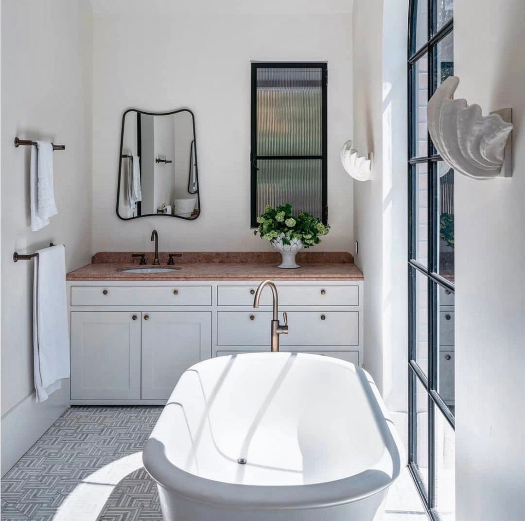 Chicago Carrara with Thassos Honed Mosaic