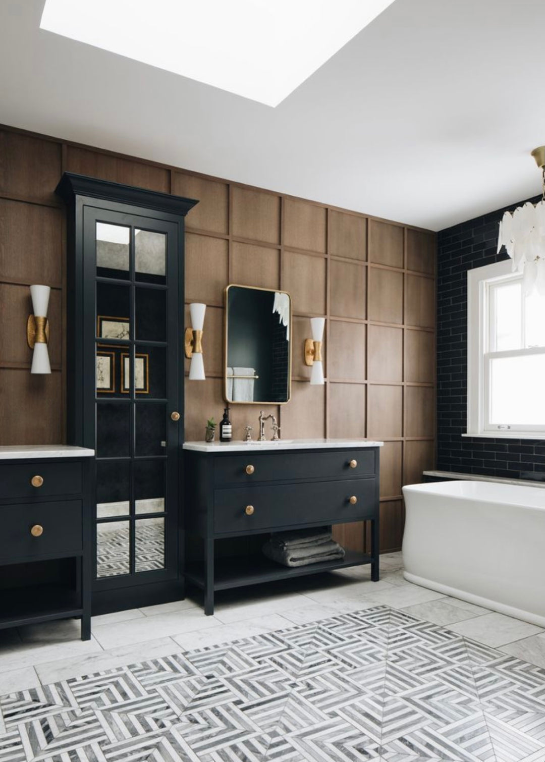 Chicago Carrara with Thassos Honed Mosaic