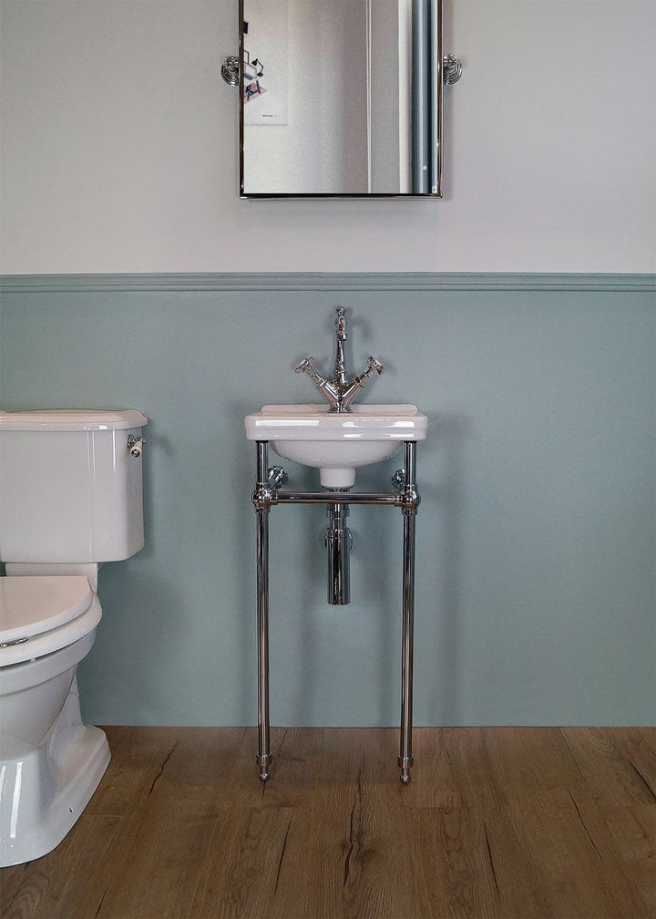 Turner Hastings Claremont 38 x 31 Nuovo Basin Stand Chrome