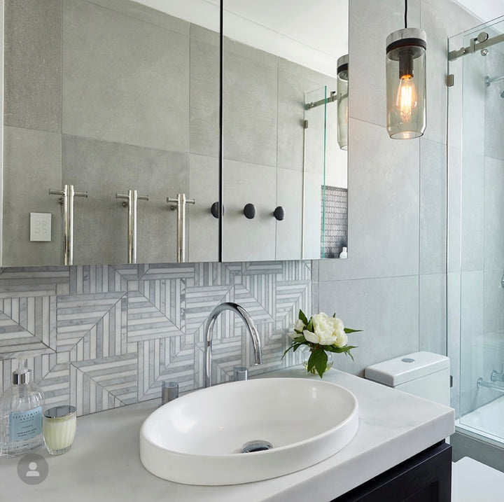 Chicago Carrara with Thassos Honed Mosaic