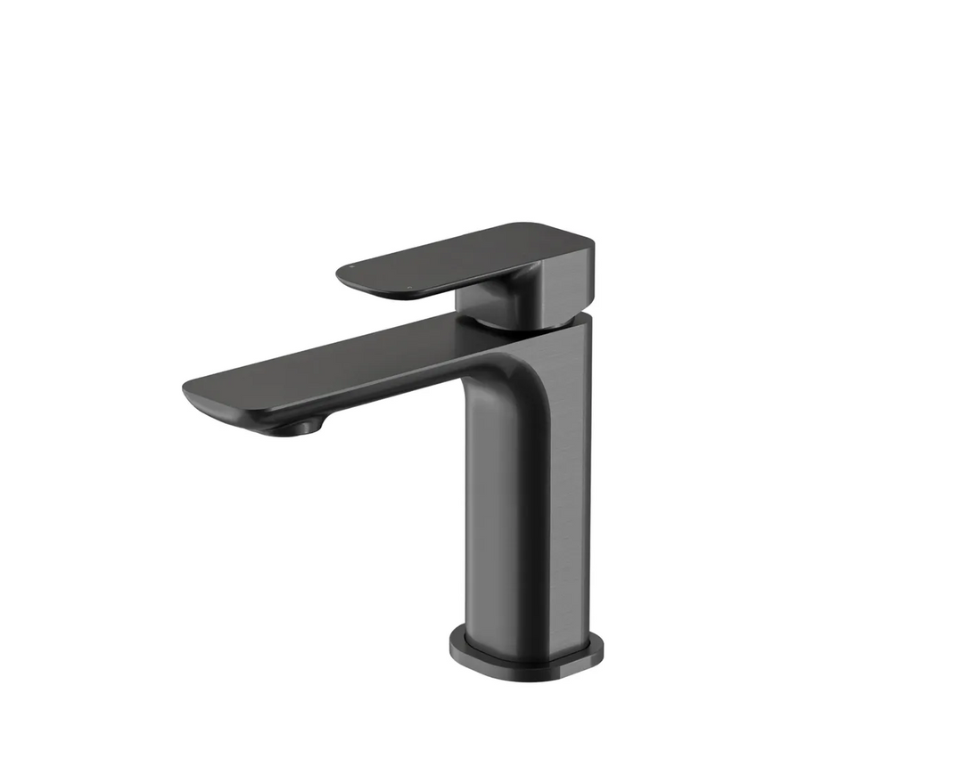 Oskar Short Basin Mixer