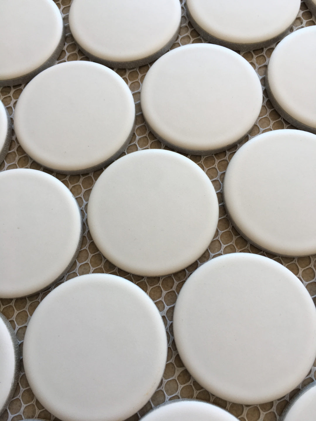 Round Jumbo Penny Round Jumbo White Matt Mosaic – Desino Tiles