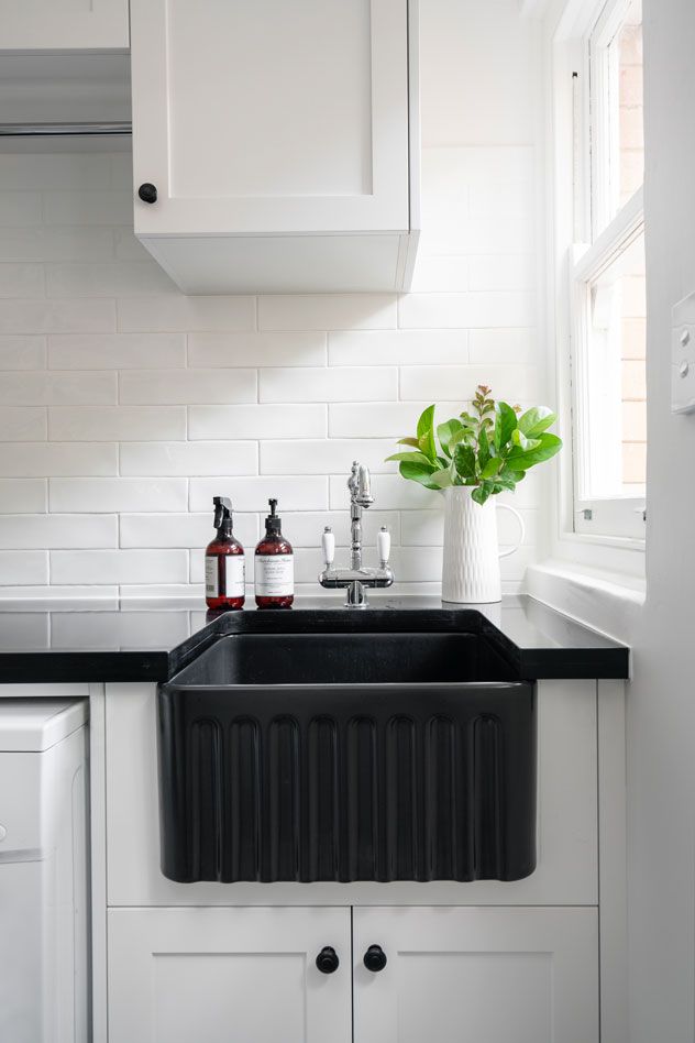 Turner Hastings Novi Fine Fireclay Matte Black Farmhouse Butler Sink
