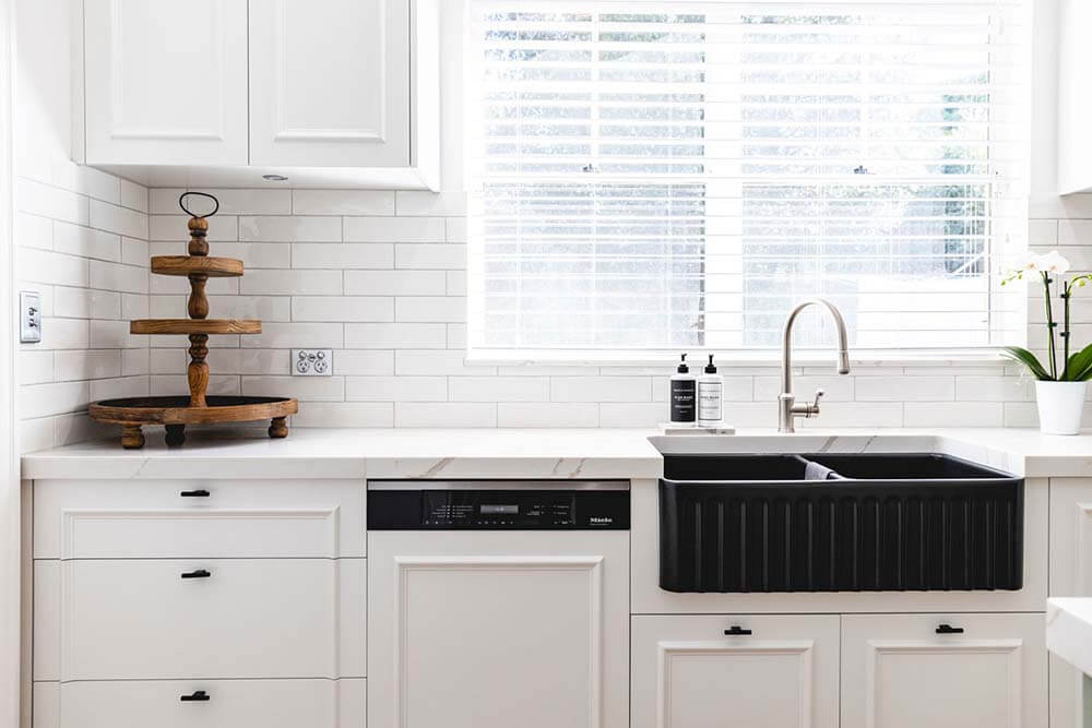 Turner Hastings Novi Fine Fireclay Matte Black Farmhouse Butler Sink