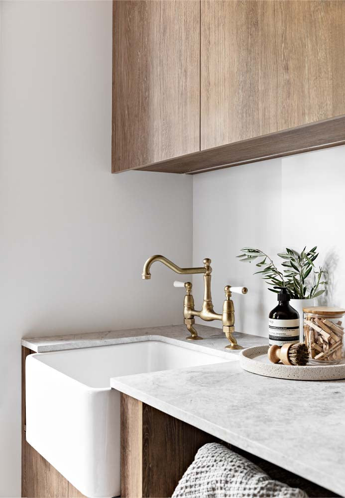 Turner Hastings Novi Fine Fireclay Gloss White Farmhouse Butler Sink