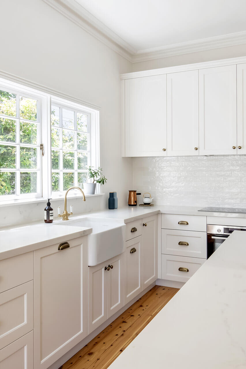 Turner Hastings Novi Fine Fireclay Gloss White Farmhouse Butler Sink