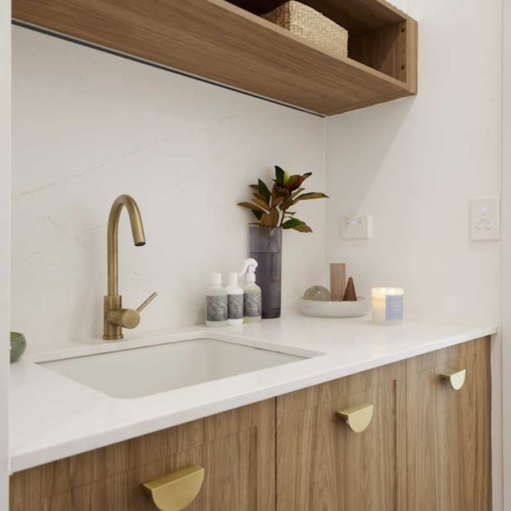 Turner Hastings Novi Fine Fireclay Gloss White Farmhouse Butler Sink