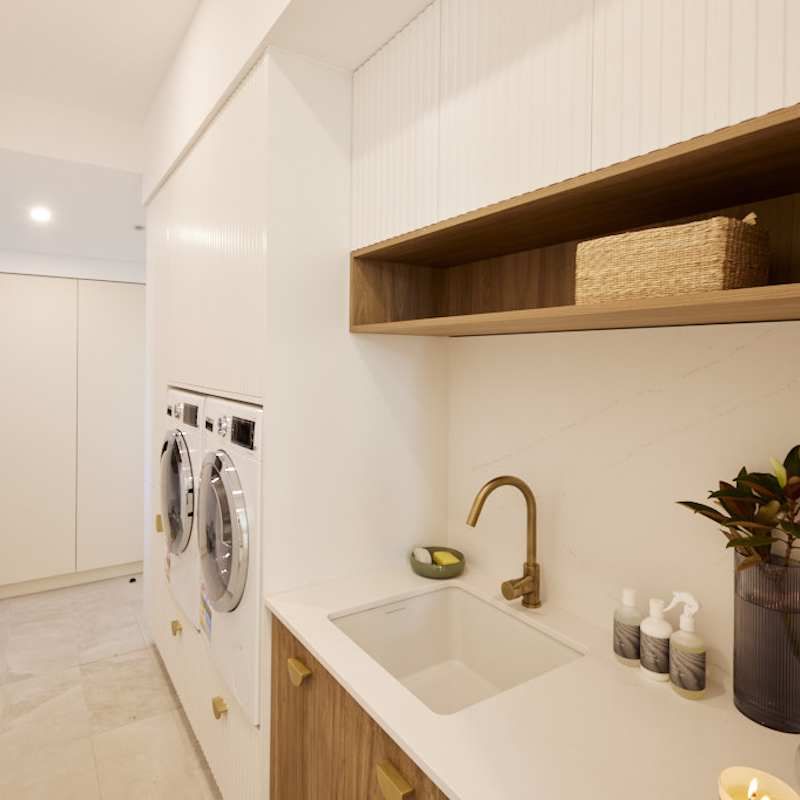 Turner Hastings Novi Fine Fireclay Gloss White Farmhouse Butler Sink