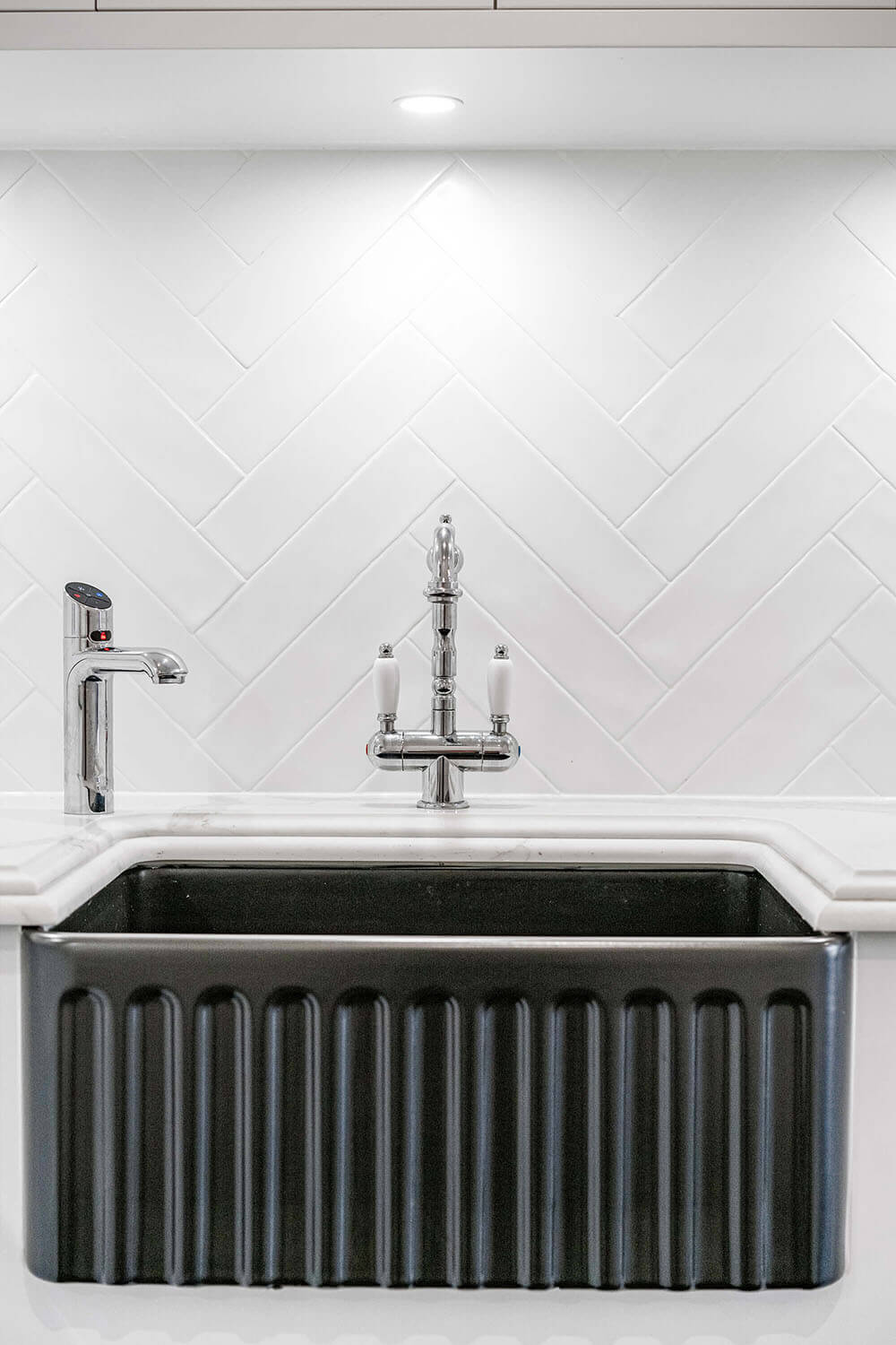 Turner Hastings Novi Fine Fireclay Matte Black Farmhouse Butler Sink