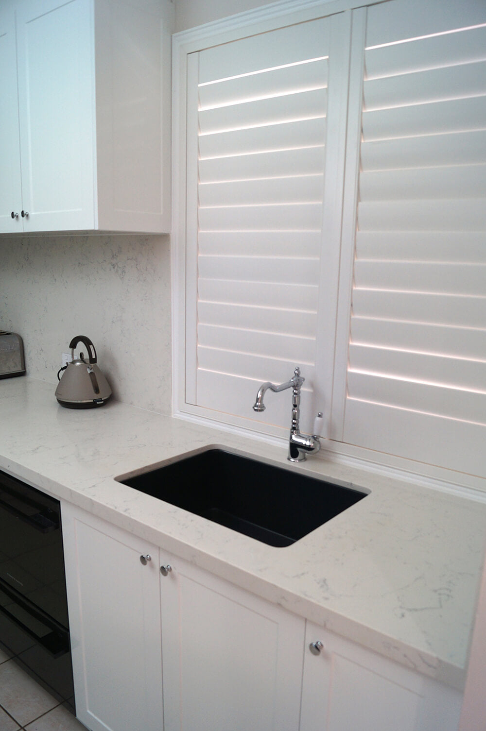 Turner Hastings Novi Fine Fireclay Matte Black Farmhouse Butler Sink