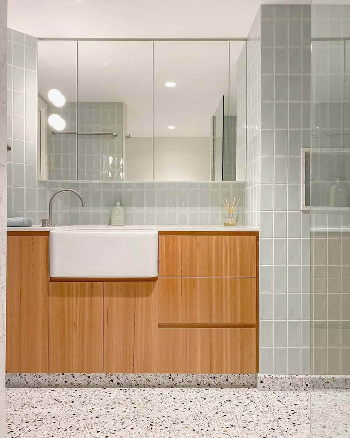 Turner Hastings Novi Fine Fireclay Gloss White Farmhouse Butler Sink