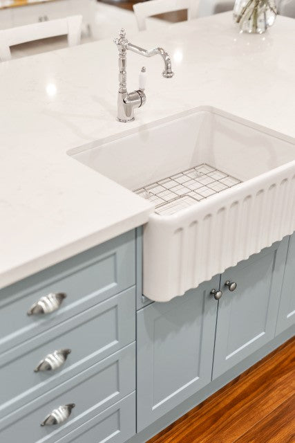Turner Hastings Novi Fine Fireclay Gloss White Farmhouse Butler Sink