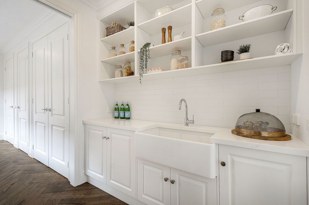 Turner Hastings Novi Fine Fireclay Gloss White Farmhouse Butler Sink