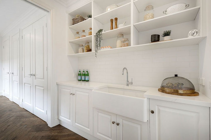 Turner Hastings Novi Fine Fireclay Gloss White Farmhouse Butler Sink
