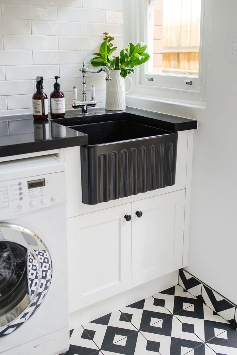 Turner Hastings Novi Fine Fireclay Matte Black Farmhouse Butler Sink
